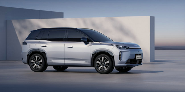 国民增程来了！埃安i60开启预售，增程版12.68万起！